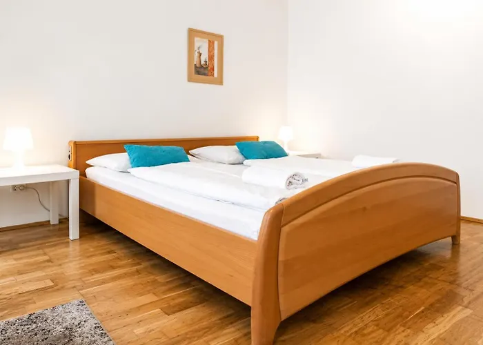Affordable 3br Steps From Belvedere Palace *