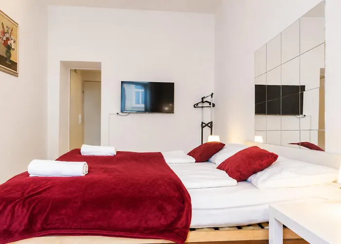 Affordable 3br Steps From Belvedere Palace * Bécs