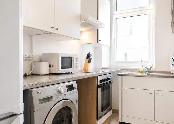 Apartman Affordable 3br Steps From Belvedere Palace