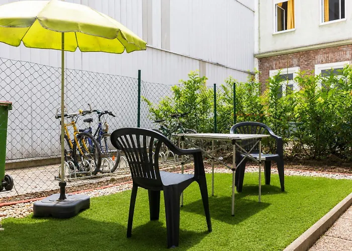 Affordable 3br Steps From Belvedere Palace Bécs