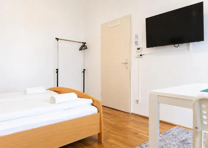 Apartman Affordable 3br Steps From Belvedere Palace