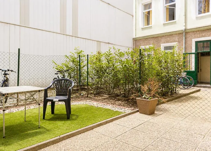 Apartman Affordable 3br Steps From Belvedere Palace