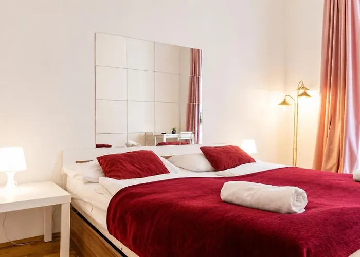 Affordable 3br Steps From Belvedere Palace Apartman