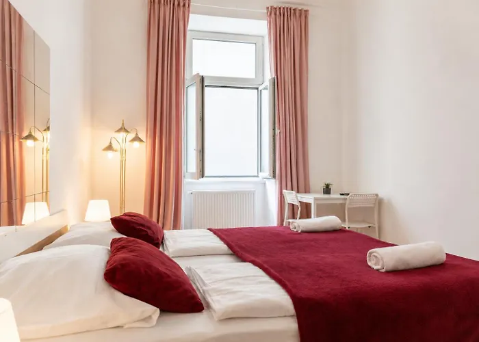 Apartman Affordable 3br Steps From Belvedere Palace *