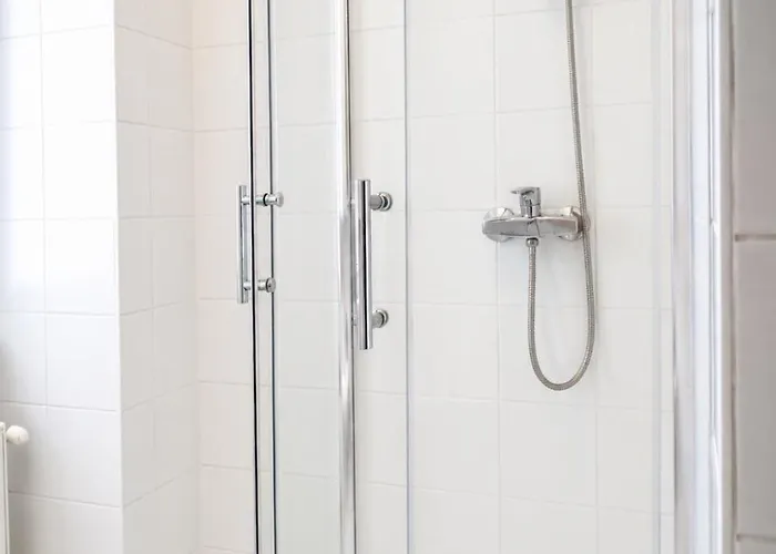 Affordable 3br Steps From Belvedere Palace Apartman